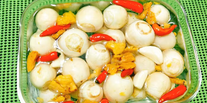 Nguyên nhân bởi, ngoài hàm lượng muối cao gây tổn thương thực quản, niêm mạc dạ dày, mà còn gây viêm nhiễm đường tiêu hóa. Loại thực phẩm độc hại này còn chứa nhiều nitrite.