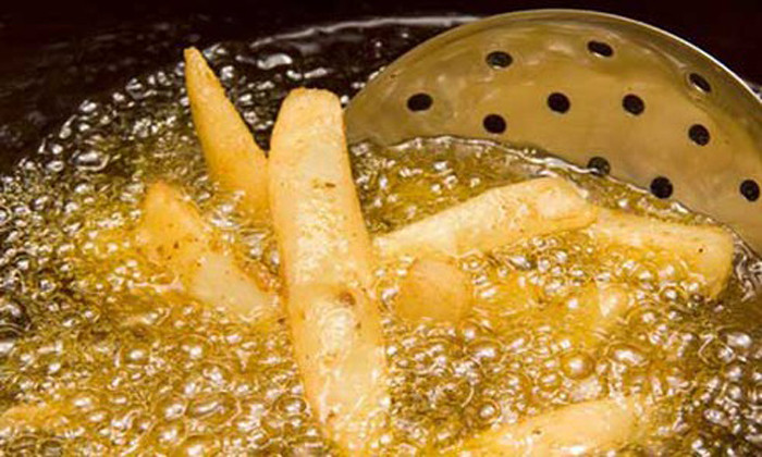 Ăn đồ chiên rán trong thời gian dài còn làm tăng mỡ máu, giảm trí nhớ, teo cơ, nhiễm độc hệ thần kinh mãn tính.