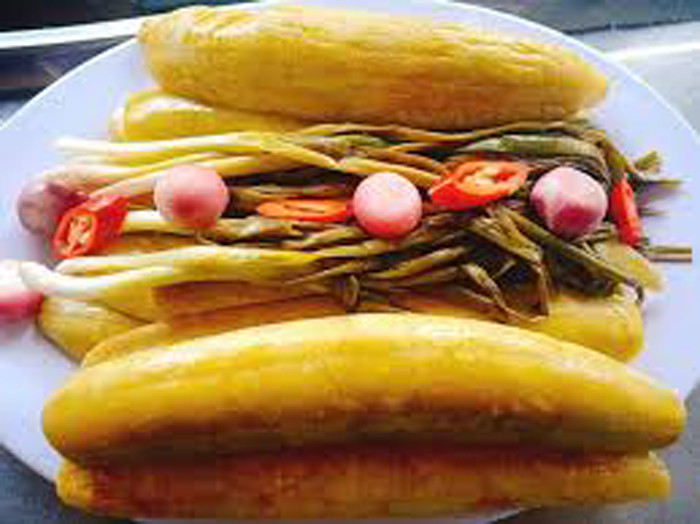 Nitrite dễ dàng kết hợp với axit trong dạ dày, protein, axit amin tạo thành hợp chất nitrosamines, có thể phá hỏng DNA, làm tăng bạch cầu cấp tính và các nguy cơ ung thư như ung thư tuyến tuỵ, trực tràng, dạ dày.