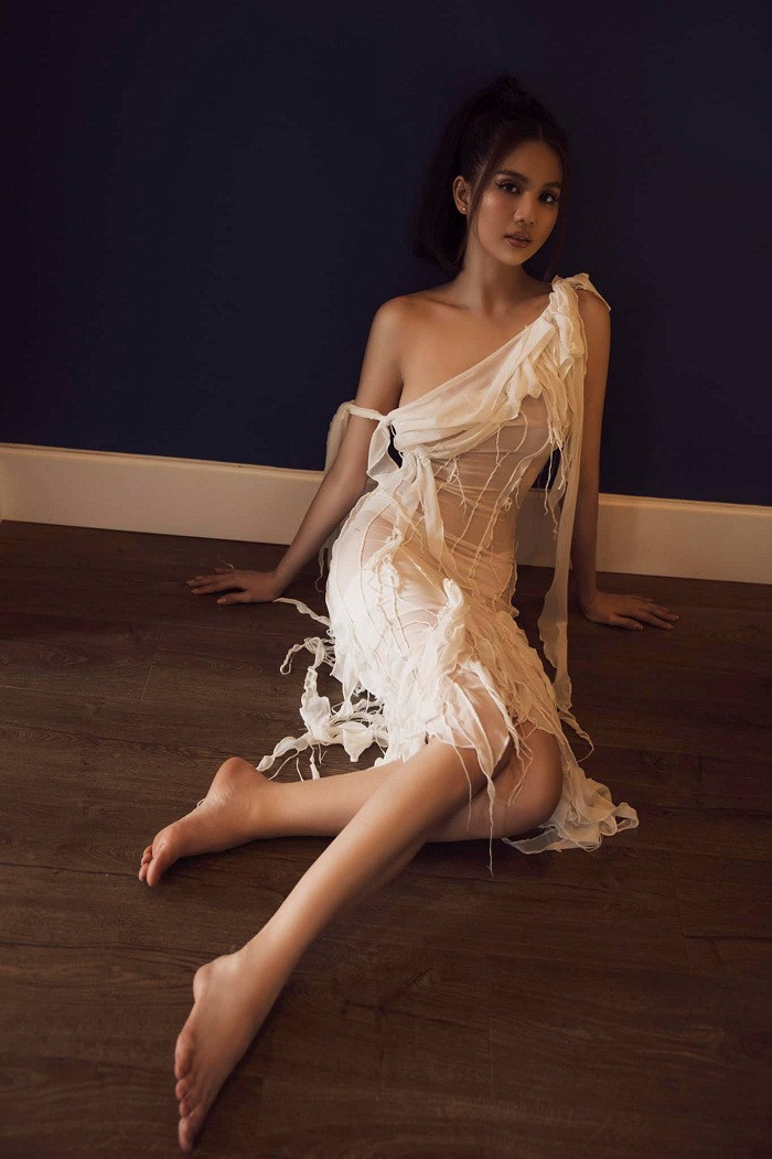 Ngọc Trinh gây chú ý bởi style gợi cảm quá mức của mình. Dù vậy, không thể phủ nhận thân hình gợi cảm, nhan sắc đỉnh cao bất chấp thời gian của cô dù bước sang tuổi 30.