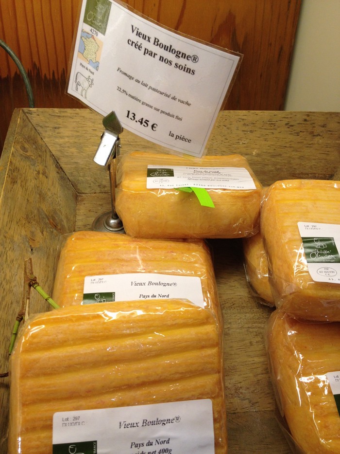 Dù được mệnh danh bốc mùi như toilet song phô mai Vieux Boulogne lại ngon độc đáo, mềm mịn khó cưỡng. Vieux Boulogne được phục vụ trong các bữa ăn sang trọng tại Pháp.