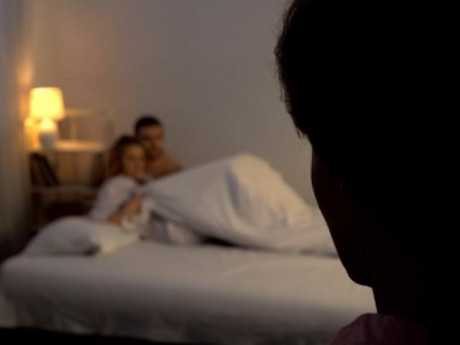 Nghi vo ngoai tinh vi bi tu choi chuyen ay, nguyen nhan cang kho chap nhan