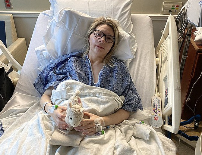 Mất ngủ kéo dài, tháng 1 năm 2018 Nicole tới gặp nha sĩ. Lúc này, phim chụp X - quang cho thấy hàm trên của một vài vùng xương trong đã mất. Nhận thấy tình hình trở nên nghiêm trọng, vị nha sĩ tiến hành nhổ một chiếc răng của Nicole để thực hiện sinh thiết.