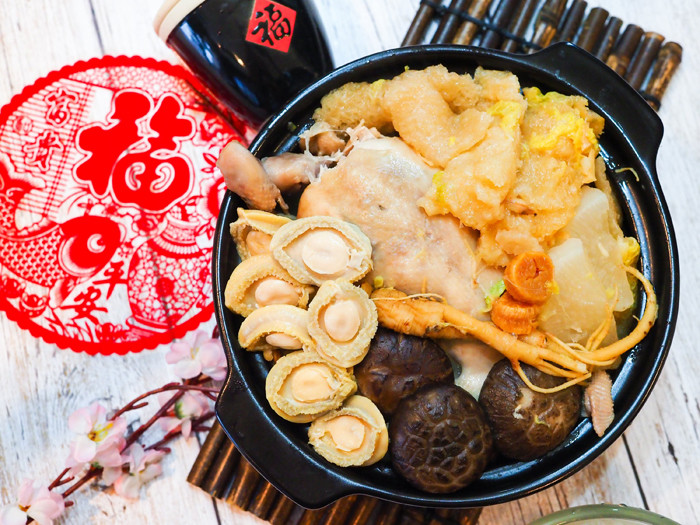 Do chế biến cầu kỳ và nguyên liệu quý hiếm, món Phật nhảy tường thường có giá cao ngất ngưởng. Tùy vào nguyên liệu mà người đầu bếp sử dụng mà giá dao động từ 2,3 đến 12 triệu đồng.