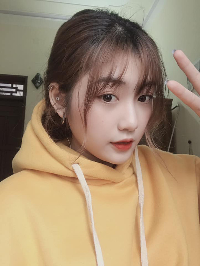 Sớm trải nghiệm công việc, Tuệ Linh cho biết cô ngày càng tự tin, độc lập về tài chính. Đây cũng là mẫu người mà cô theo đuổi.