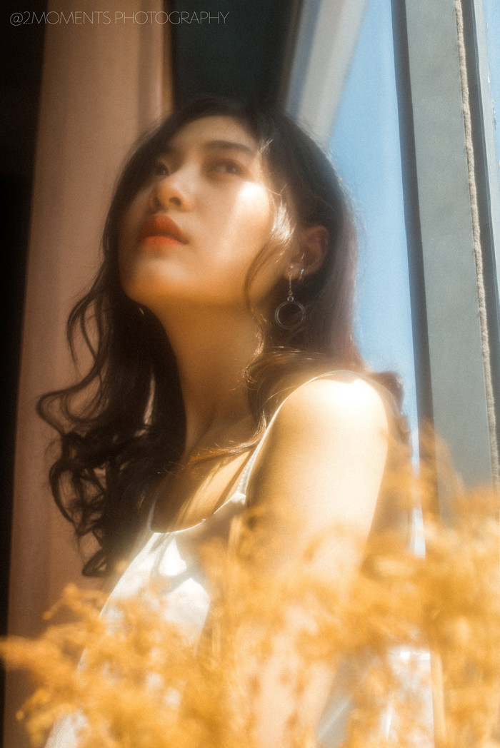 Xuất hiện trước người hâm mộ, Tuệ Linh không đóng khung với hình tượng mạnh mẽ của người theo học võ thuật. Đôi khi năng động, cá tính đúng tuổi 21, lúc biến hóa thành trở nên vô cùng ngọt ngào, quyến rũ.