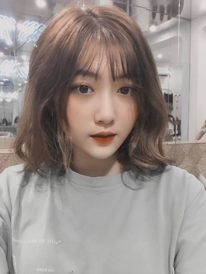 Đa dạng trong công việc, tự chủ kinh tế cho phép Tuệ Linh thử thách bản thân với nhiều style thời trang khác nhau.