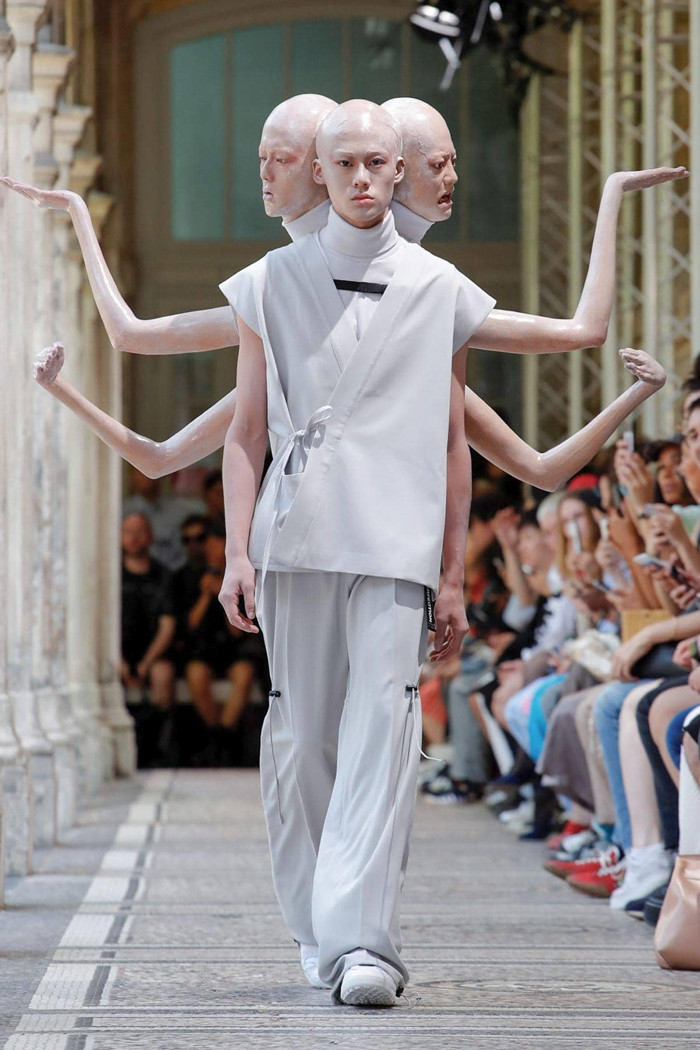 Chia sẻ trên mạng xã hội, nhiều nhận xét tích cực liên tục được đưa ra: “Đẹp thực sự á”, “Rồi, có lấy cảm hứng từ nón lá Việt Nam”, “Đỉnh của đỉnh”... cho thấy bộ sưu tập của Masanori đang được ưu ái đón nhận.