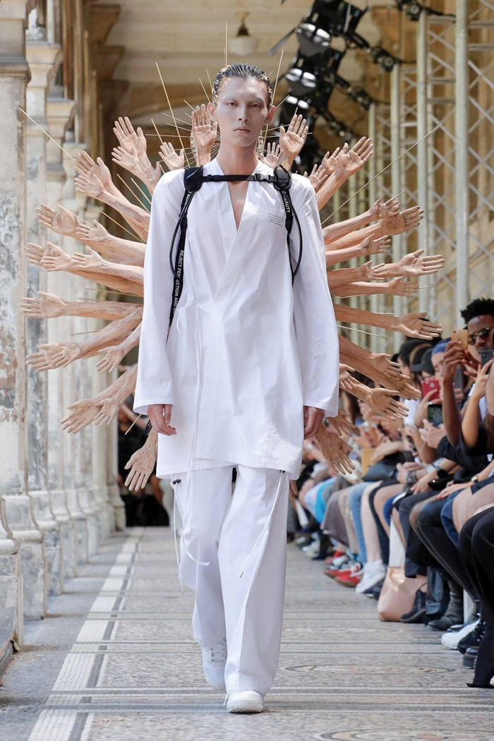 Masanori MoriKawa cho biết ý tưởng cho ra đời bộ sưu tập thời trang nhen nhóm trong một lần về thăm quê hương Shikoku – hòn đảo bắt nguồn truyền thống hành hương Nhật Bản.