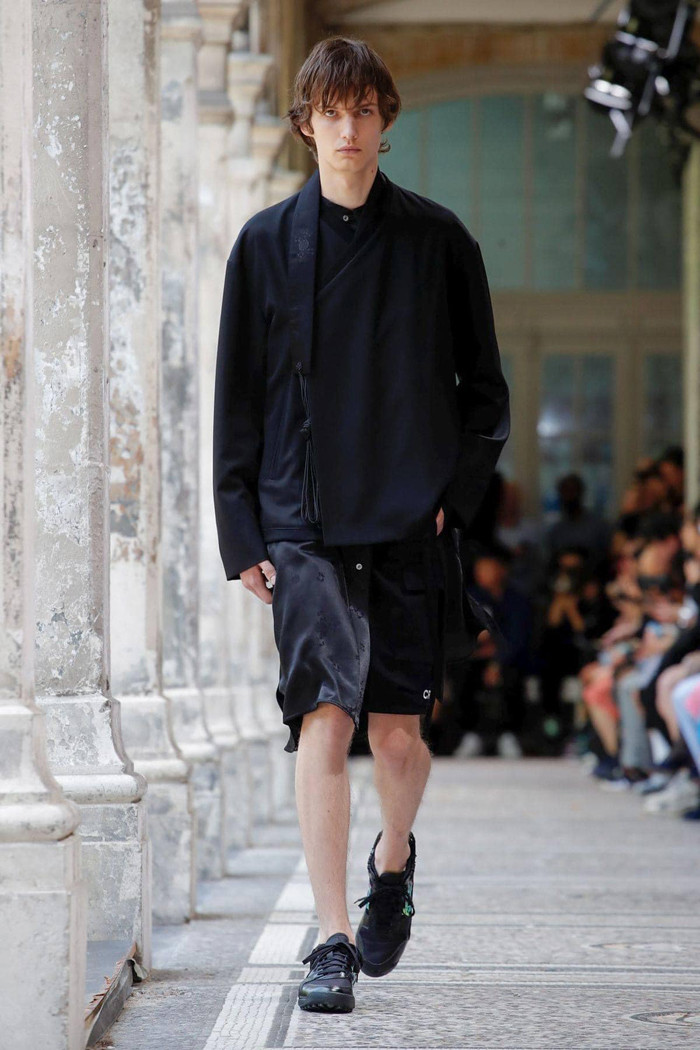 Tại đây, nhà thiết kế thực hiện chuyến thăm đến các ngôi chùa Phật giáo. Chính vẻ đẹp giản dị nơi đây thôi thúc Masanori bắt tay vào sáng tạo.