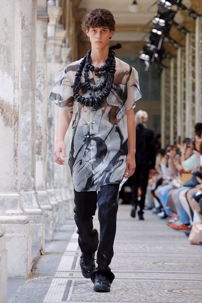 Từ lâu, thế giới tâm linh được xem là đề tài nhạy cảm. Dù có nhiều sự cố song không ngăn được các nhà thiết kế đưa ý tưởng tôn giáo vào những sáng tạo của mình.