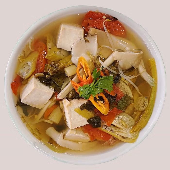 Không chỉ phát nguyện ăn chay trọn đời, mỹ nhân 25 tuổi còn thuyết phục cả nhà cùng ăn để giảm sát sinh. Cô cũng mở nhiều quán ăn tại Sài thành.