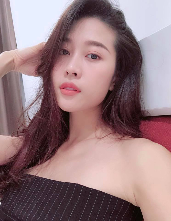 Trong phim, nhờ gương mặt có nét nhu mì, hiền hòa, Cẩm Nhung được giao vai Xoan xinh đẹp nết na khiến Nhật Tinh Ngao (danh hài Chiến Thắng) mê như điếu đổ, chỉ muốn “xin cưới”. Dù đảm nhiệm một vai phụ nhưng nhân vật Xoan lại gây nhiều ấn tượng sâu sắc với khán giả.