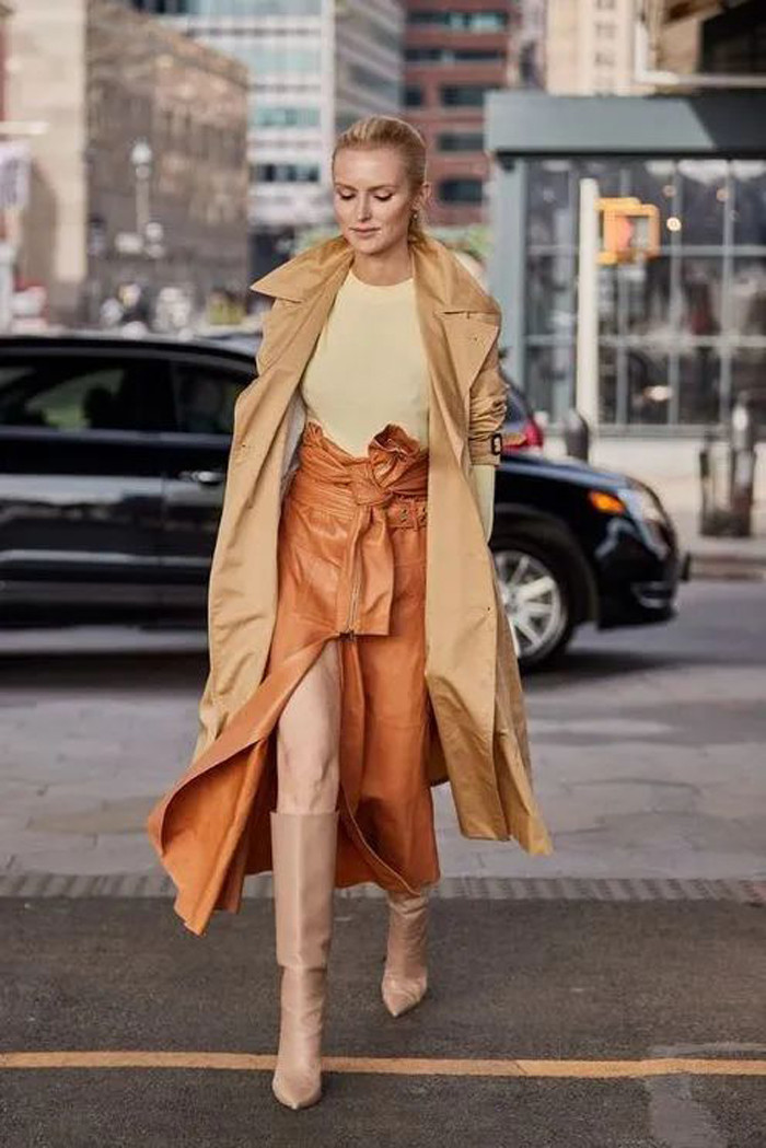 Những chiếc váy xẻ cao cũng không phải là lựa chọn tồi. Khi diện chúng, chị em nên chọn bốt cao tầm trung thay vì bốt ngắn.