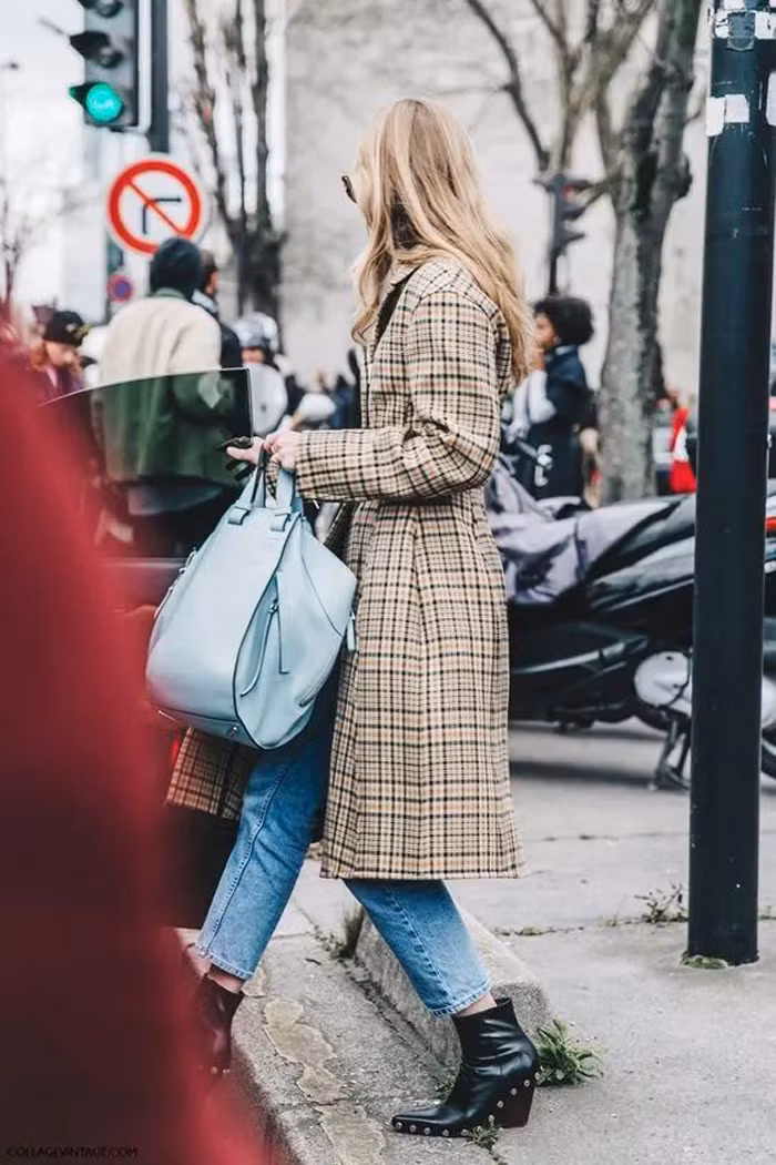 Cách phối đồ như vậy còn khiến chị em cảm giác như cao hơn một vài cm mà không cần bất kỳ ứng dụng chỉnh sửa nào khi lên hình.