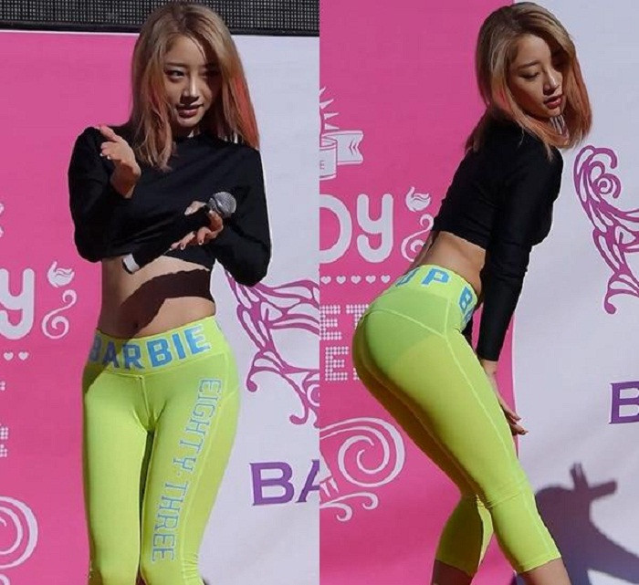 Tương tự, nhóm nhạc Six Bomb của Kpop từng nhận không ít gạch đá từ netizen vì sự cố “mặc như không”. Thiết kế bó sát cùng chất liệu mỏng tang lộ nguyên màu nội y khiến người nhìn không khỏi nhức mắt.