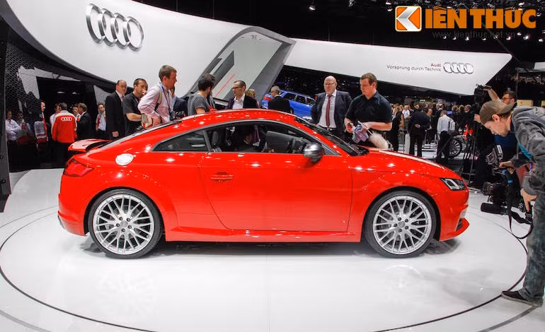 TTS cũng có kiểu dáng vừa quyến rũ, vừa sắc sảo tương tự R8.