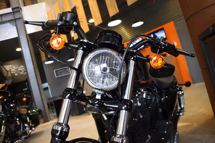 Đúng như tên gọi, chiếc xe có thiết kế cổ điển, lấy cảm hứng từ những mẫu Harley Davidson từ những năm 1948.