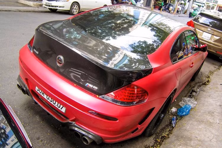 Ở thế hệ này, M6 được trang bị động cơ V10 5.0l nạp khí tự nhiên theo phong cách xe đua công thức 1, với công suất tối đa 500 mã lực và mô-men xoắn cực đại 520 Nm.