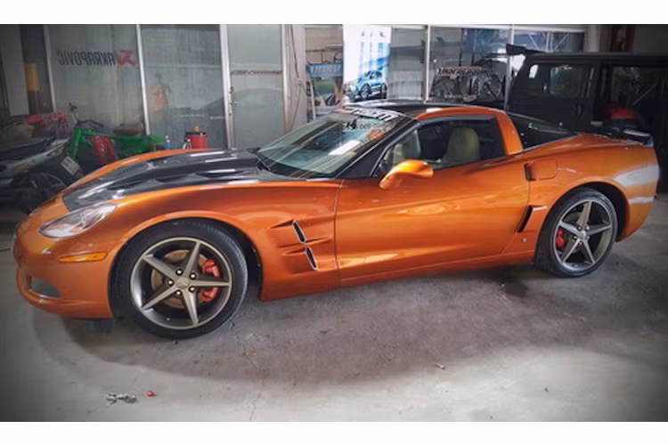 Sau khi được độ lên đầy đủ, chiếc C6 trở nên mới mẻ và hiện đại hơn so với phiên bản gốc. Theo những người thợ độ tại garage tại Sài Gòn cho biết, tổng chi phí độ lại chiếc xe có giá khoảng 170 triệu đồng.