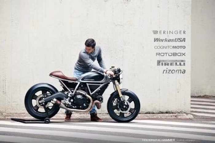 Sau đó, chiếc xe sẽ được bán cho một người may mắn kèm theo chế độ bảo hành 2 năm chính hãng Ducati y hệt Scrambler "zin", mặc dù đã được "độ hết bài".