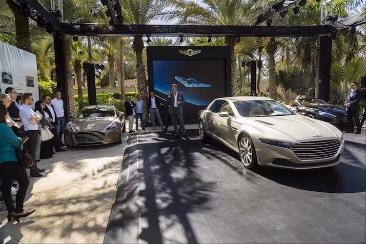 Cũng giống như chiếc siêu xe cực hiếm One-77, Lagonda sẽ được sản xuất thủ công trong khu vực riêng tại nhà máy Aston Martin ở Gaydon, Anh. Chiếc xe được bán với giá 696.000 Bảng tại Anh Quốc (tương đương 24,4 tỷ đồng).