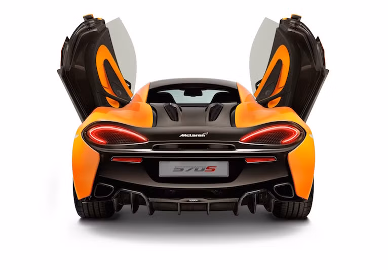 Cửa mở lật lên kiểu "cắt kéo" của 570S được McLaren sử dụng trên những siêu xe của hãng trong thời gian gần đây.