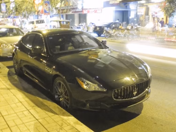 Maserati Ghibli - xe sang Ý xuất hiện trong "siêu phẩm" Fast 7 cũng đã có mặt trên phố Campuchia.
