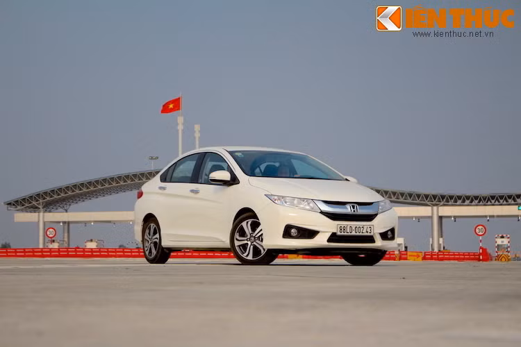 Về thiết kế, phiên bản Honda City 2016 là phiên bản mới nhất không có sự khác biệt so với đời cũ.
