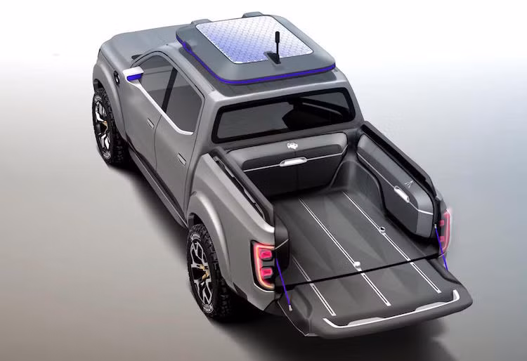 Theo Renault, Alaskan sẽ có tải trọng đạt 1 tấn. Để tăng tính tiện dụng, 3 mặt của thùng xe được trang bị thêm những hộp chứa đồ khác nhau.