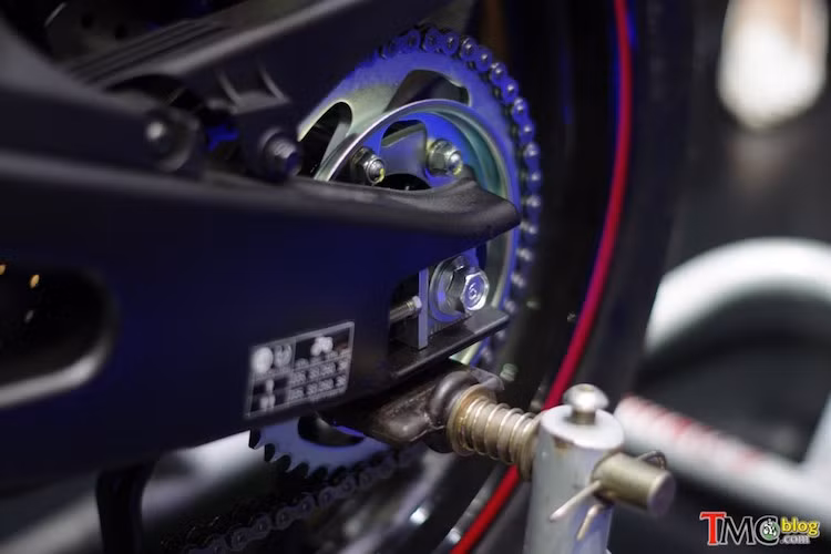 Bộ gắp phía sau xe được lấy trực tiếp từ Yamaha R15.