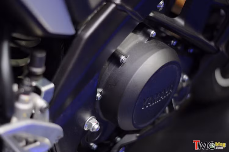 Về động cơ, M-Slaz không có sự thay đổi so với chiếc FZ150i hiện tại với máy 1 xi-lanh, SOHC 4 kỳ, 4 van có dung tích 149 cc.