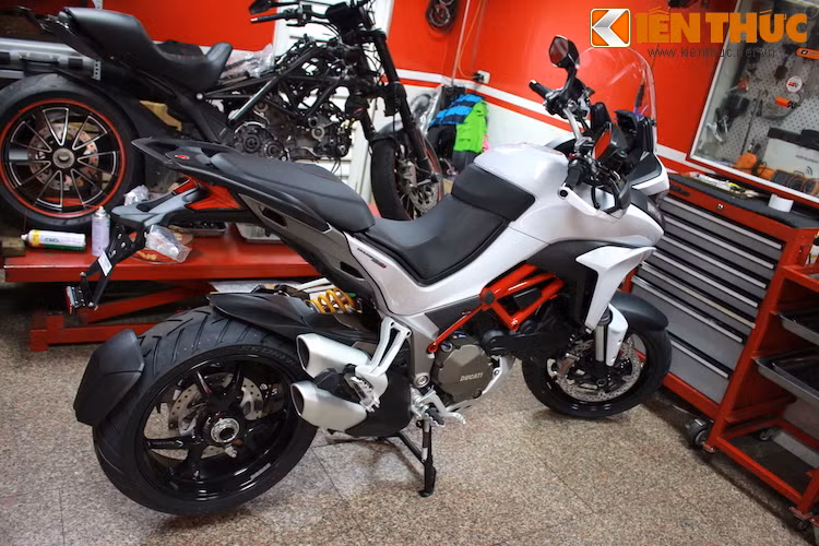 Động cơ Testastretta DVT cho công suất 160 mã lực tại vòng tua 9.500 vòng/phút, tăng 10 mã lực so với phiên bản hiện tại. Mô-men xoắn tăng 12 Nm ở mức 135,4 Nm tại 7.500 vòng/phút.