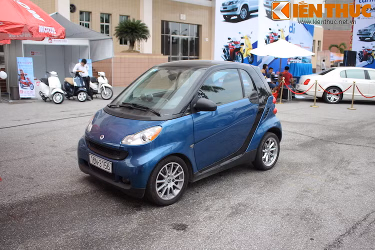 "Xế siêu mini" Smart ForTwo của Đức, với chiều dài chỉ 2,69 m.