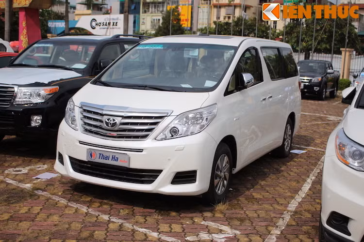 Mẫu minivan gia đình hạng sang Toyota Alphard này chỉ được sản xuất và phân phối ở thị trường nội địa Nhật và một số nước châu Á khác như Trung Quốc hay Đài Loan.