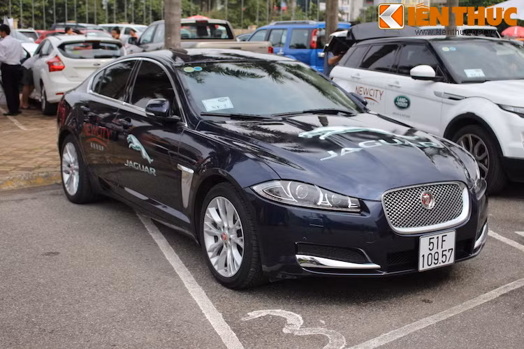 Rút kinh nghiệm từ thất bại của S-Type, Jaguar đã thiết kế ra chiếc XF thay thế một cách hoàn hảo hơn, và được các chuyên gia về xe đánh giá rất cao.