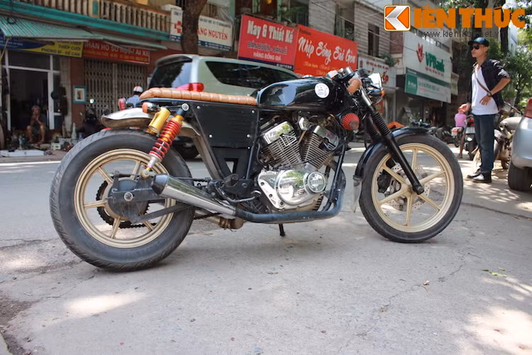 Những việc tiếp theo mà anh định làm bao gồm lên bánh sau và bọc lại yên.