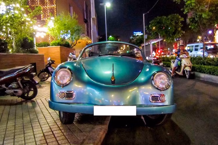 Theo chủ xe, nếu như còn lại đầy đủ đồ "zin", trị giá của chiếc xe có thể lên tới hơn 125.000 USD (tương đương 2,72 tỷ đồng).