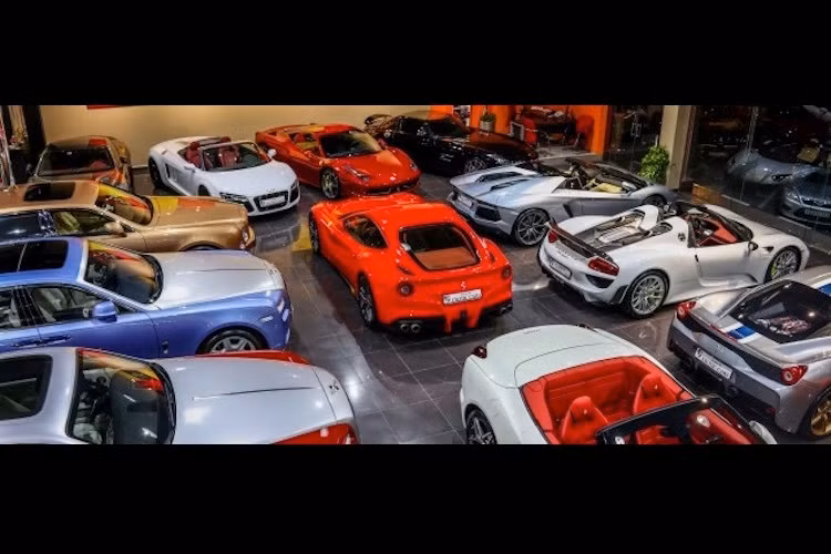 Tại mảnh đất của những đại gia như Dubai, sự xuất hiện của một showroom như Exotic Cars Dubai đã trở thành chuyện "quá là điều bình thường". Tuy nhiên, showroom này cũng gây ấn tượng khi luôn kiếm được cho khách hàng những mẫu xe hiếm nhất Thế giới theo yêu cầu.