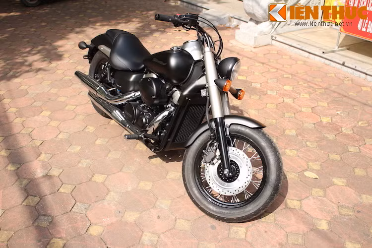  Honda Shadow Phantom là dòng xe cruiser được thiết kế chủ yếu nằm hướng tới thị trường Mỹ, với nhiều phiên bản khác nhau và dung tích máy từ 125 tới 1100 cc.