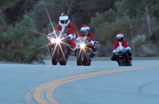 Quá nhiều trẻ ngoan nên quân số của các ông già Noel cũng phải tăng theo và chúng ta cùng hi vọng về một mùa Giáng sinh mới chuẩn bị cho một năm 2016 an lành và ấm áp.