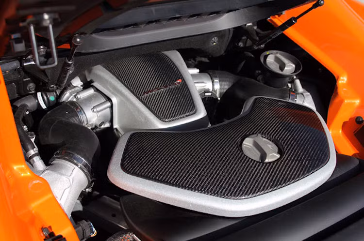 Là một chiếc siêu xe truyền thống, 650S Spider có cách bố trí động cơ đặt giữa, dẫn động bánh sau. Xe được trang bị động cơ tăng áp kép 3.8l đem tới công suất 650 PS và mô-men xoắn cực đại 678 Nm. Sức mạnh của xe được truyền qua hộp số ly hợp kép 7 cấp.