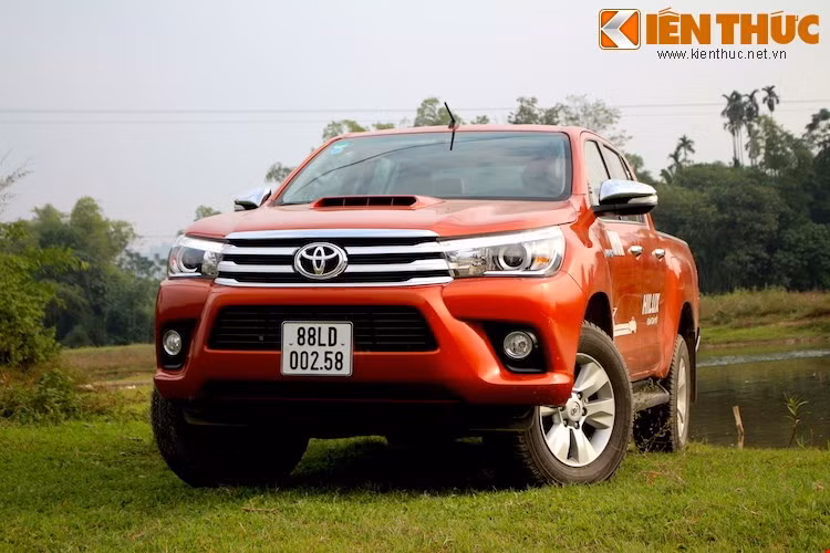 Toyota Hilux 3.0G AT san sang thach thuc moi doi thu
