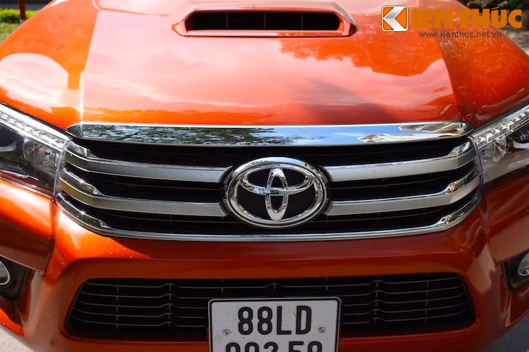 Toyota Hilux 3.0G AT san sang thach thuc moi doi thu-Hinh-2