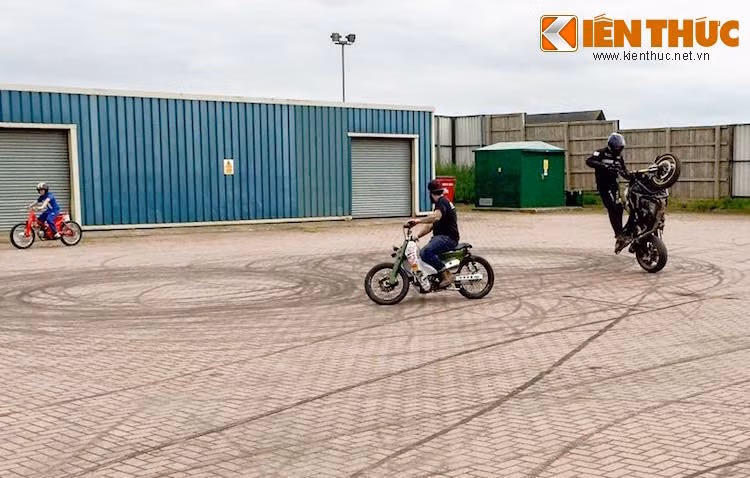 Giống như những lễ hội về xe khác, Cubfest cũng "ngập tràn" trong các hoạt động ngoài lề như stunt, biểu diễn nghệ thuật, âm nhạc, party...