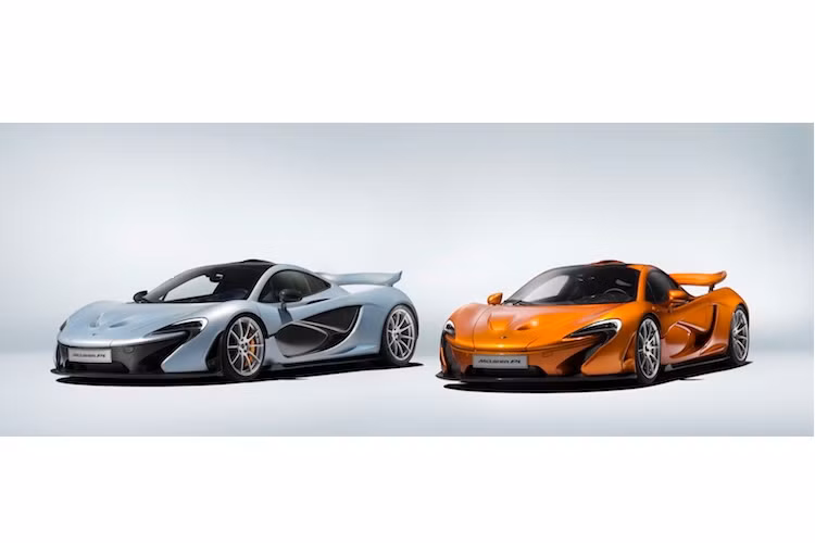 Chiếc siêu xe McLaren P1 cuối cùng được sản xuất được sơn màu cam ánh ngọc đặc biệt, tương tự như "tiền nhiệm" McLaren F1 thứ 64 - chiếc F1 cuối cùng do McLaren sản xuất.