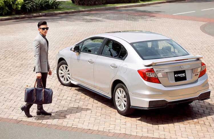 Phụ kiện chính hãng Modulo không chỉ giúp trau chuốt vẻ bề ngoài, giúp xe trở nên thể thao hơn mà còn tăng cường khí động học, từ đó nâng cao khả năng vận hành của xe.