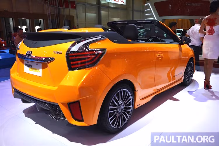 Trong thời gian triển lãm, Toyota chưa bao giờ mở mui xe ra nên hiện vẫn chưa rõ rằng mẫu Toyota Yaris Legion có được trang bị mui xếp hay không.