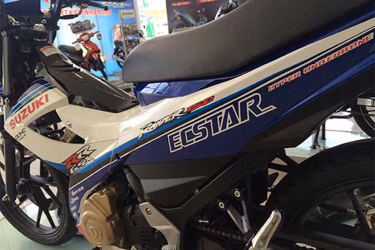 Ngoài ra, phiên bản Suzuki Raider này cũng đồng thời kỷ niệm 30 năm ngày ra đời dòng sportbike nổi tiếng GSX của Suzuki.