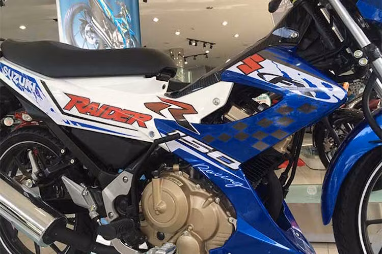 Ngoài những điểm khác biệt trên, Suzuki Raider phiên bản GP hoàn toàn không có sự khác biệt về các thông số kỹ thuật và trang bị so với bản bình thường.